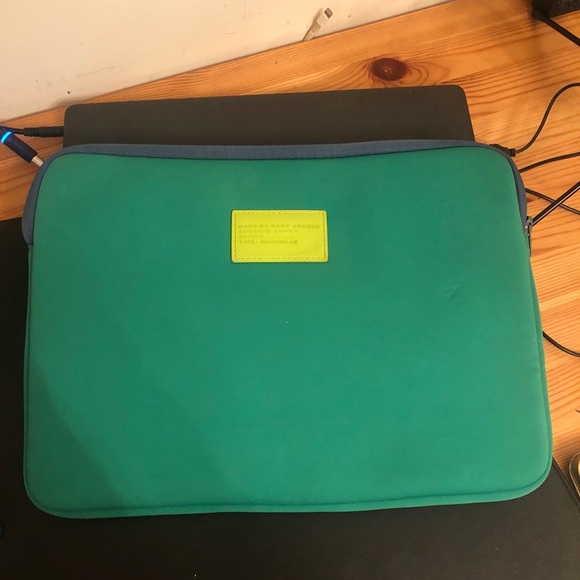 Marc Jacobs green soft laptops bag - Picture 10 of 10